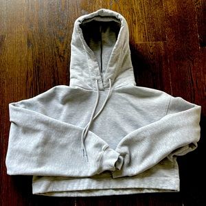 Adorable ALO crop sweatshirt. XS